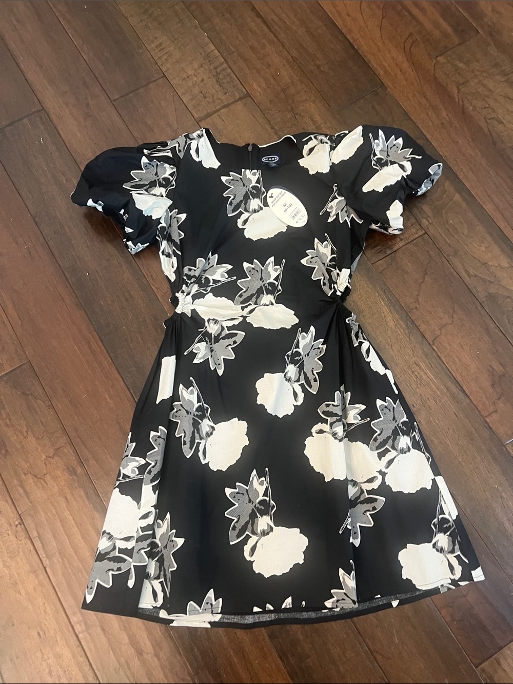 Scoop NYC Black and White Floral Puff-Sleeve Dress